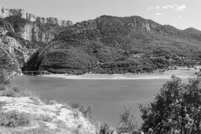 Just a scant hour and a half from the Riviera lies the 5,400-acre Lac de Sainte-Croix, fed by the Verdon River.