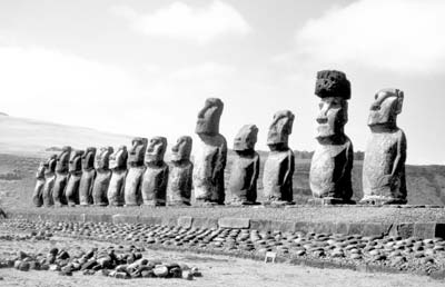 The moai of Ahu Tongariki. Photos: Skurdenis