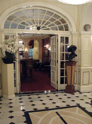 Entry and bar of London's elegant Goring Hotel