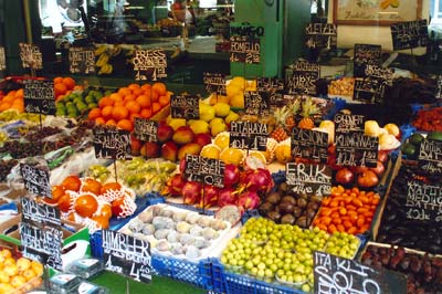 A colorful fruit stall at the Naschmarkt.