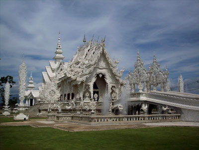 Wat Rong Khun outside Chiang Rai dazzles visitors with its bright white and reflective glass aurora. Photos: Keck