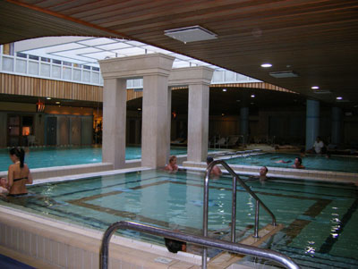 Cold, warm and hot pools in the Ramada Plaza Budapest.