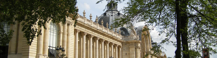 The impressive Petit Palais, located between the Champs-Élysées and the Pont Alexandre III.