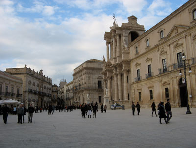 We joined the locals in their daily passeggiata (stroll) on Piazza del Duomo in Siracusa.
