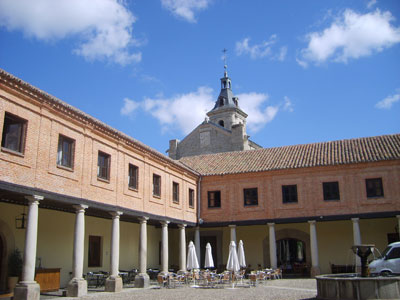 Courtyard of the Parador de Alcalá de Henares.