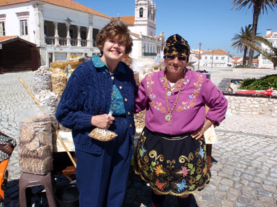 Jean Nethery and the “ petticoat lady “ in Nazaré.