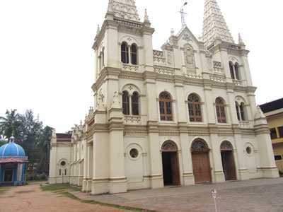 The Santa Cruz Cathedral is located near the St. Francis Church in Fort Cochin.