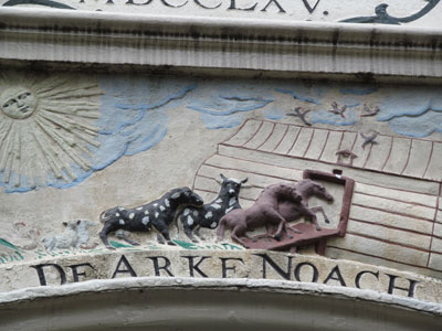 Carving of a sun and a Noah’s Ark at Zon’s Hofje in Amsterdam.