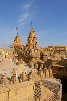 Our hotel’s rooftop restaurant overlooked the roof of the complex of seven connected Jain temples at Jaisalmer Fort. Photo by Clyde F. Holt