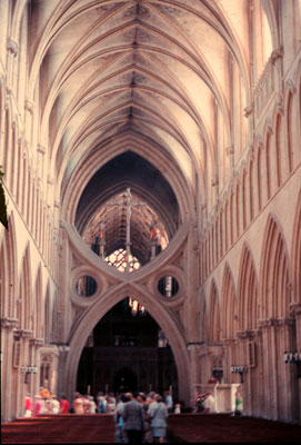 Situated under the tower in Wells Cathedral are the St. Andrew’s Cross arches. Photo by Robert A. Siebert<br />
