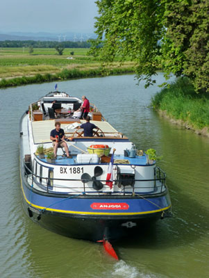 European Waterways’ Anjodi sets a leisurely pace. Photo by Randy Keck