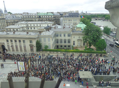 People waiting on the first Sunday of the month for free entry to the Musée d’Orsay in Paris. Lines came from either side, one stretching for two blocks. Photo by Linda Hill