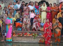 Women waiting to offer Chhath prayers at the Ganges River in Varanasi, India. Photo by Wanda Bahde