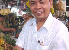 At a wet market in Phnom Penh, chef San Sinith explained the qualities of various herbs. Photos by Sandra Scott