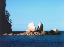 Split Apple Rock, just off of Kaiteriteri Beach in Abel Tasman National Park, So