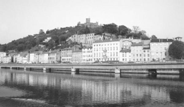 Twilight departure from Vienne.