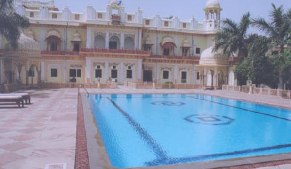 Swimming pool at Laxmi Vilas — Bharatpur, India.