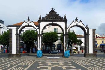 The Portas da Cidade, the iconic City Gates, welcome visitors to Ponta Delgada in the city’s historic center.