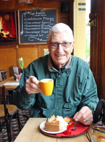 Ray Bahde enjoying <i>appeltaart met koffie</i> at <i>Café II Prinsen</i> in Amsterdam.