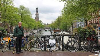 In Amsterdam’s Jordaan District, Ray and Wanda Bahde saw canals, gabled houses and bicycles.