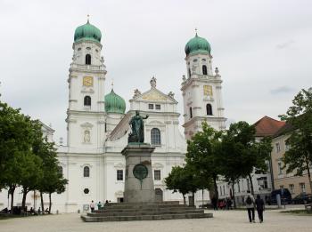 Visitors to Passau’s St. Stephan's Cathedral may hear an organ concert.
