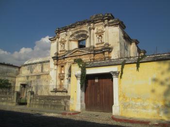La Antigua’s antiquated structures add to its character and charm.
