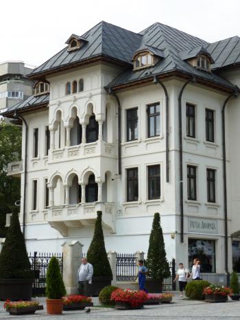 There was a wonderful mix of architectural styles to be seen in the pedestrian-only area of Iasi.