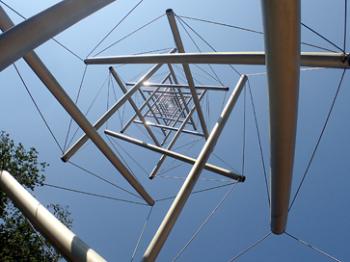 Looking up into Snelson’s “Needle Tower.”