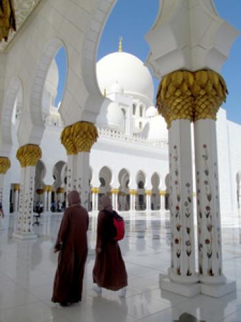 Hundreds of pillars surround the courtyard in the Sheikh Zayed Grand Mosque — Abu Dhabi.