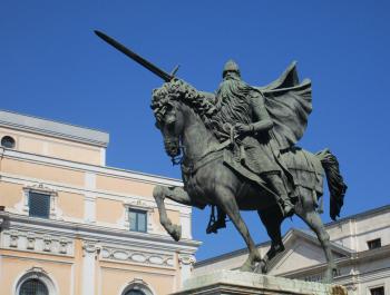 Statue of El Cid in Burgos.