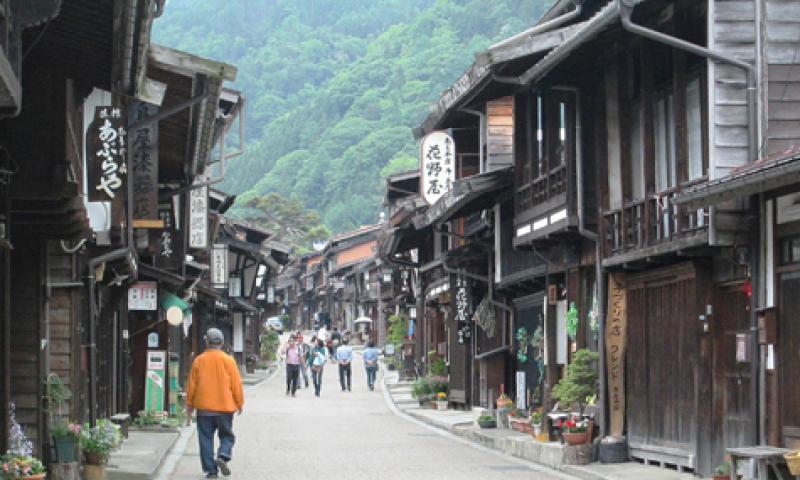 Typical post town along the Nakasendo Way. Photos by Victor Block