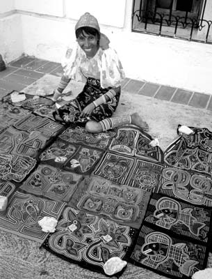Kuna Indian woman selling her molas in Casco Viejo, Panama City. Photos: </p>
<p>Skurdenis