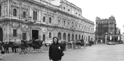 Judy out shopping on a rainy Saturday in Seville. This is Plaza Nueva, adjacent to City Hall.