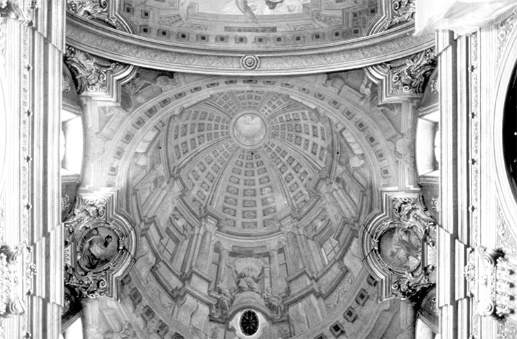 Not all domes in Rome are real. This is a cleverly painted flat ceiling. Photos: Steves