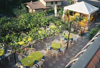 The outdoor section of the Residence Bella Vista's restaurant, under the canopy of growing vines.