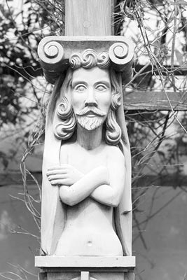 Replica of a sculpture found on the ship — Vasa garden.
