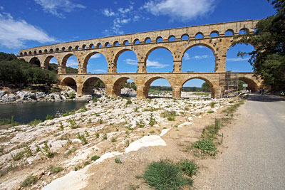 Pont du Gard aqueduct, France. Photo by ignis, Wikimedia Commons