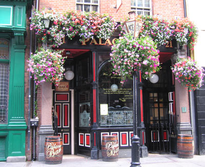 A picturesque Irish pub.