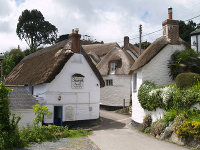 Thatched cottages line the lanes in Helford Village.