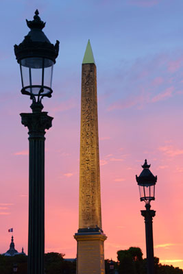 Streetlamps and the Egyptian obelisk in Place de la Concorde — Paris, France. Photo: ©123rf