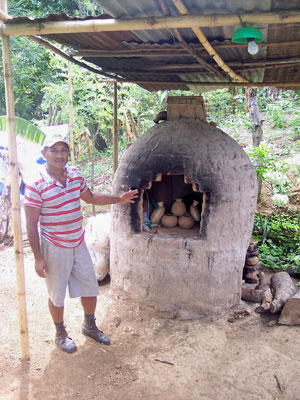 A craftsman with his pottery oven in the pottery village San Juan de Oriente — Nicaragua. Photo by Randy Keck