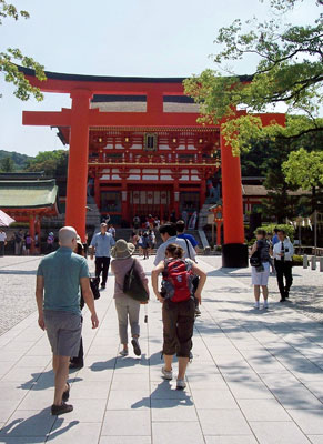 Entrance to Fushimi-Inari Grand Shrine in Kyōto. 