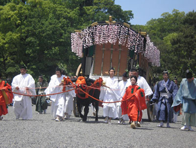 The Saiō, protected in a hollyhock-ladened cart, with her retinue at the Aoi Matsuri festival. Photos by Edna R.S. Alvarez