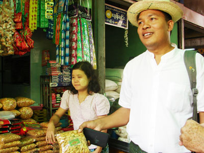 Yan Myo Aung, our guide, buying fried butter beans in a market in Bagan. The cost? About 50¢. Photos by Sandra Scott 