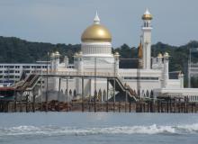 The Sultan Omar Ali Saifuddin Mosque in Bandar Seri Begawan, Brunei.