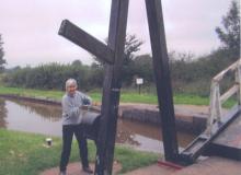Carol Mullett raising a bridge on the Llangollen Canal.