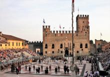 The royal chess match begins, against the backdrop of Marostica’s Lower Castle. Photos by David Prindle