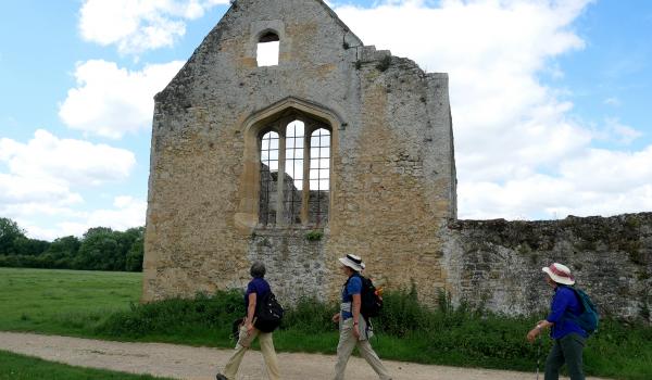 Passing the ruins of Godstow Nunnery, northwest of Oxford.