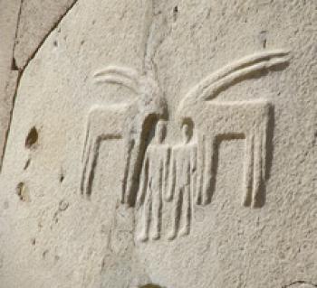 A close-up of oryx and human figures carved over the small entrance to Hili’s Grand Tomb.