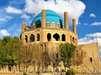 The octagonal Oljaytu Mausoleum in the city of Soltaniyeh, northwestern Iran. Photo by Peg Sonnek